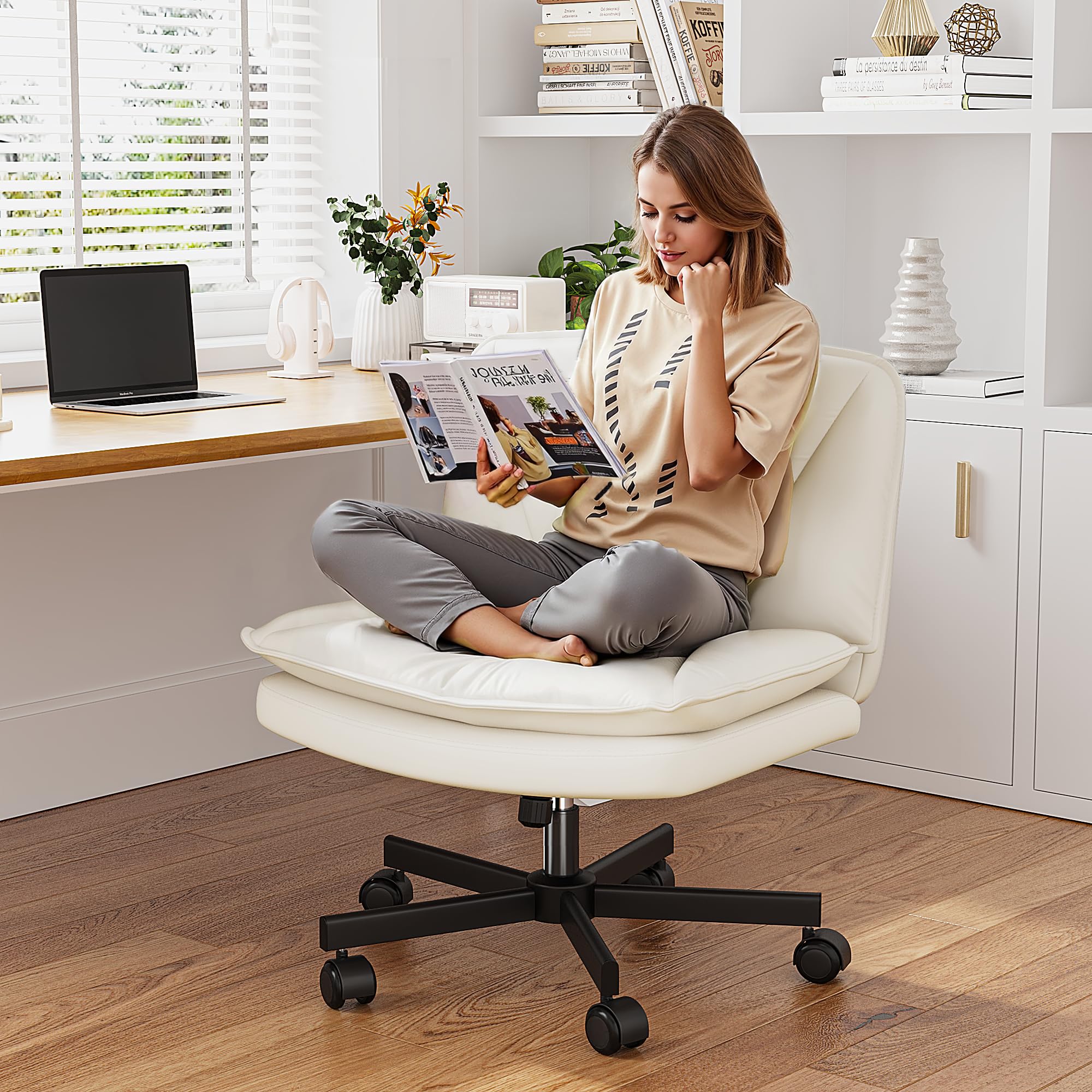 椅子 EQI-36 Stacking chair EQI-36 Stacking chair